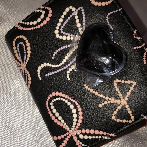 Betsey Johnson Luv Betsey Snap Card Wallet Black With Faux Pearl Bow Print NWT - Picture 9 of 16